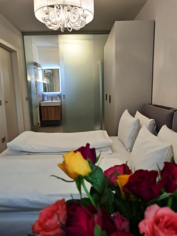 Sole Di Diana Luxury Apartments Peschiera del Garda Bagian luar foto