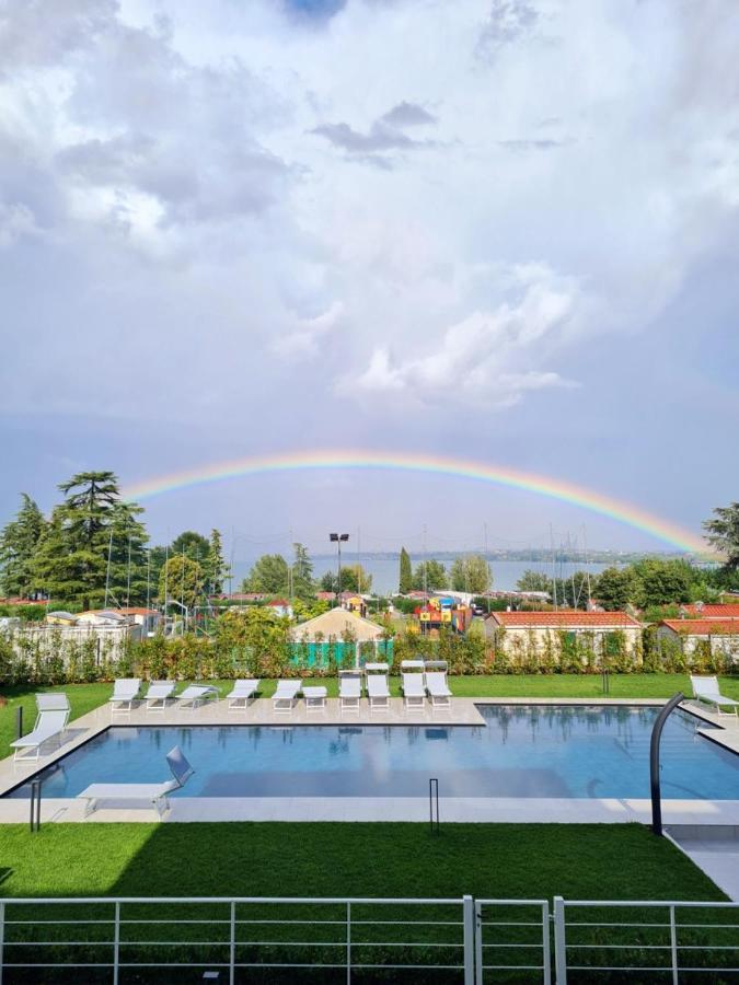 Sole Di Diana Luxury Apartments Peschiera del Garda Bagian luar foto