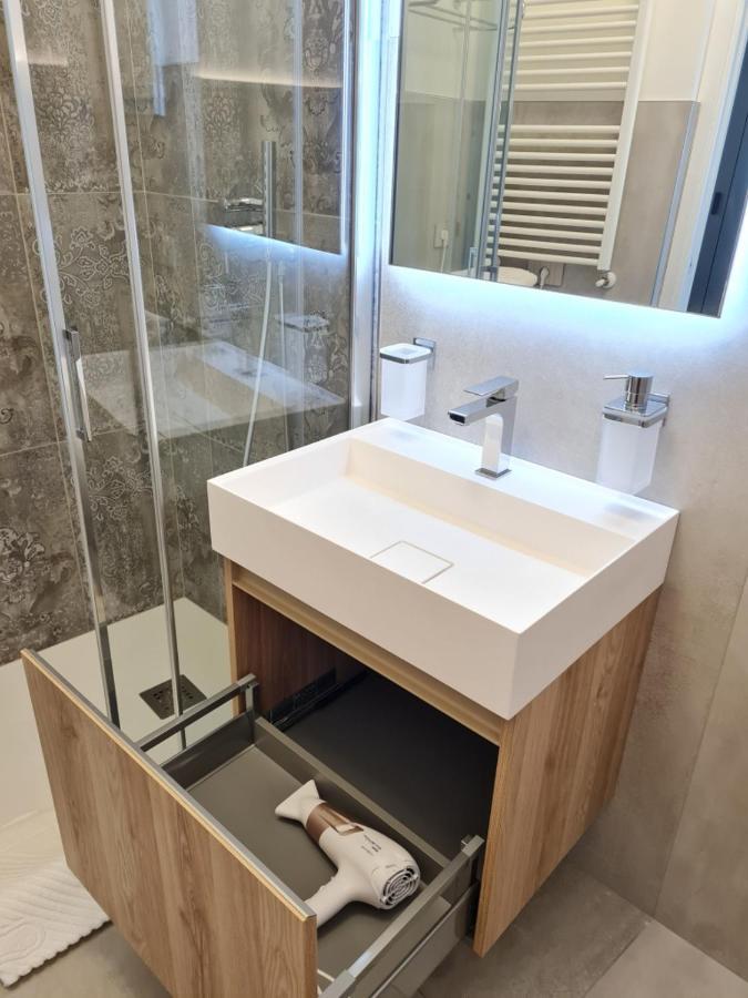 Sole Di Diana Luxury Apartments Peschiera del Garda Bagian luar foto