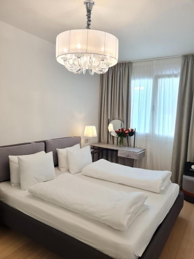 Sole Di Diana Luxury Apartments Peschiera del Garda Bagian luar foto