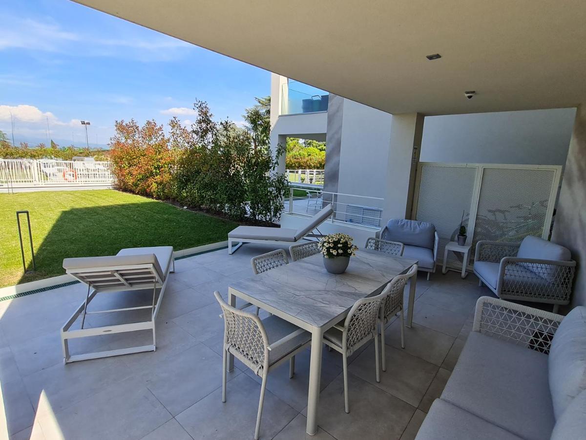 Sole Di Diana Luxury Apartments Peschiera del Garda Bagian luar foto